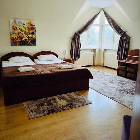 Hotel Delfin Moekatsjeve Buitenkant foto