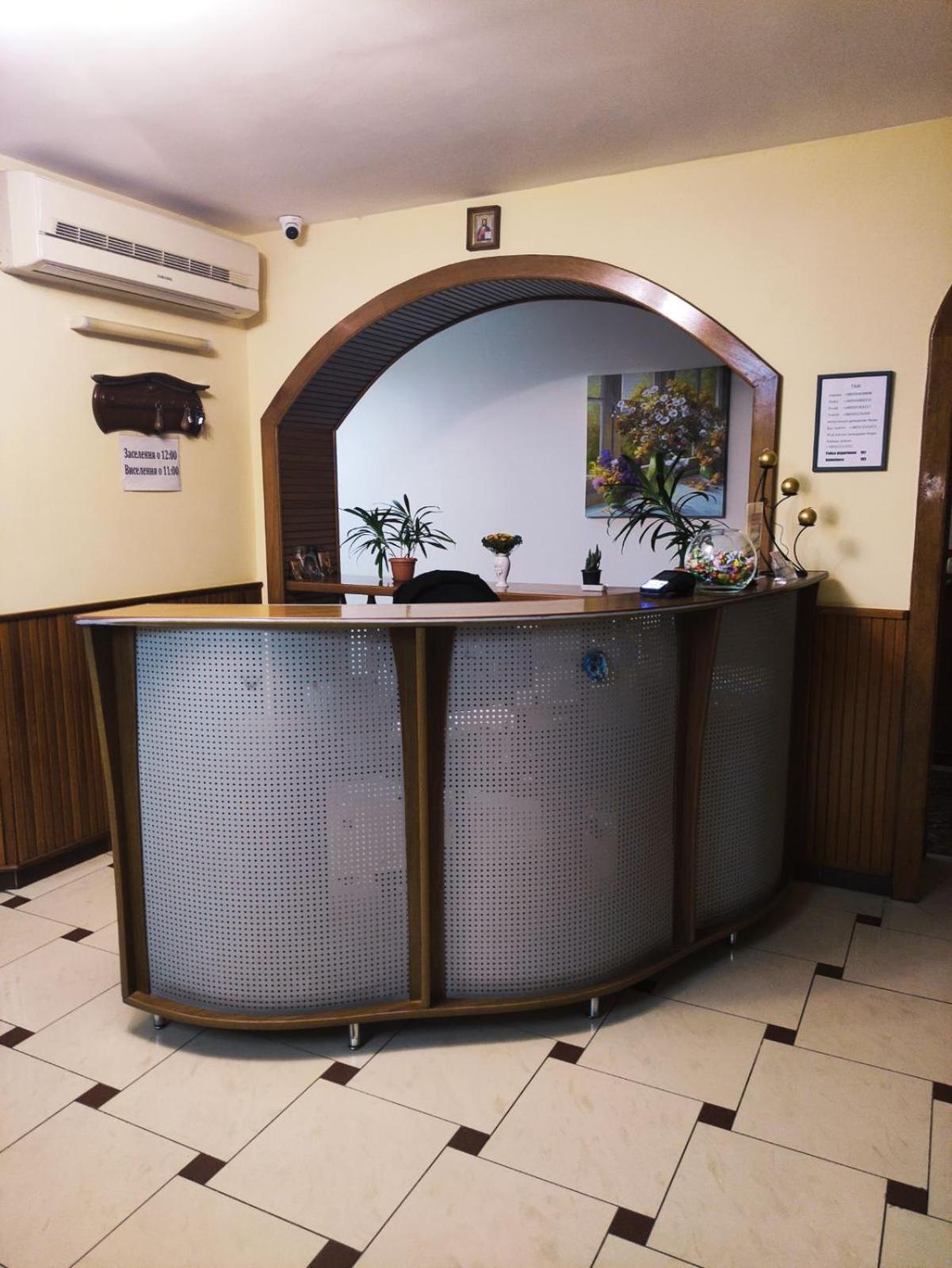 Hotel Delfin Moekatsjeve Buitenkant foto