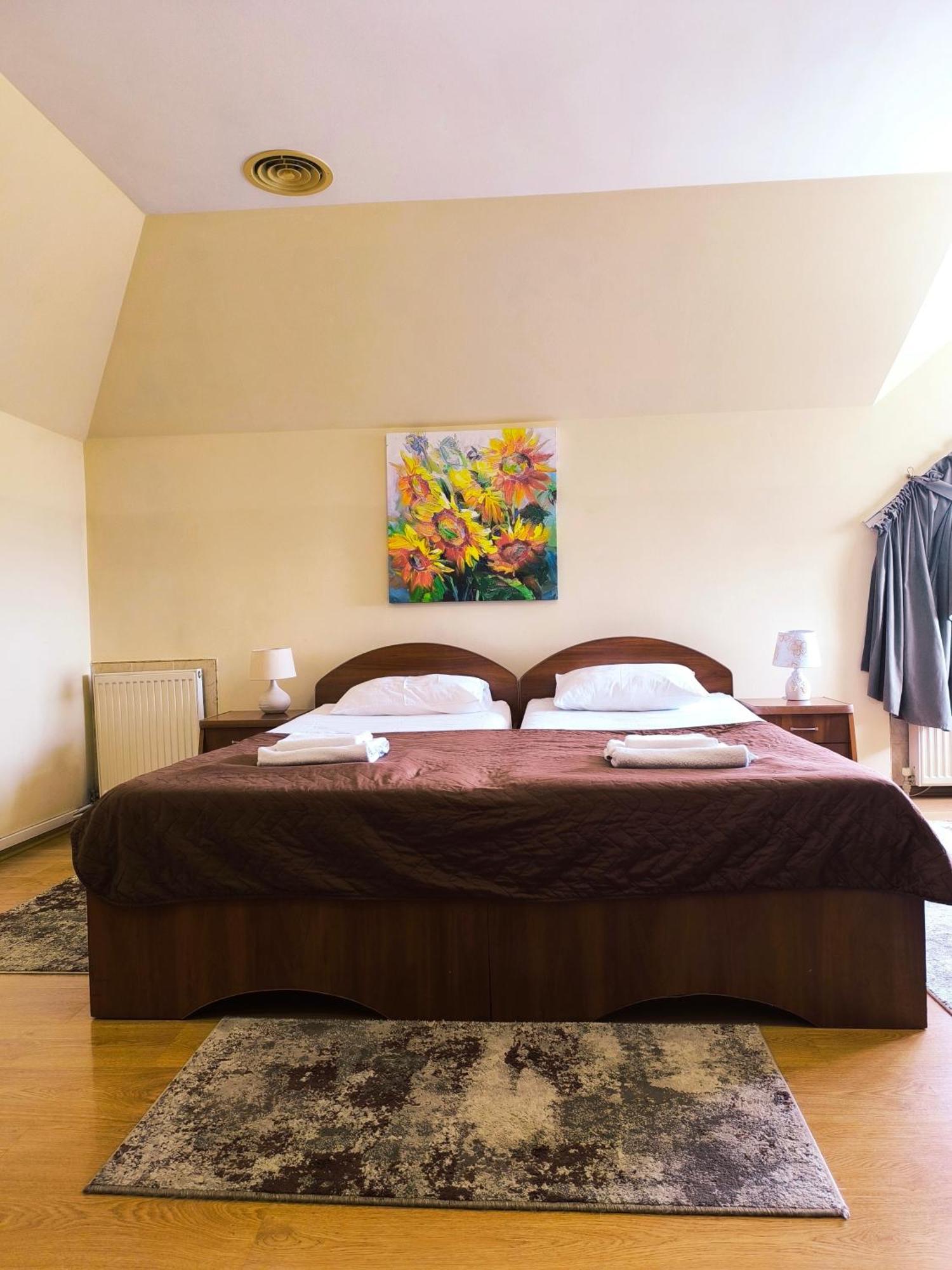 Hotel Delfin Moekatsjeve Buitenkant foto